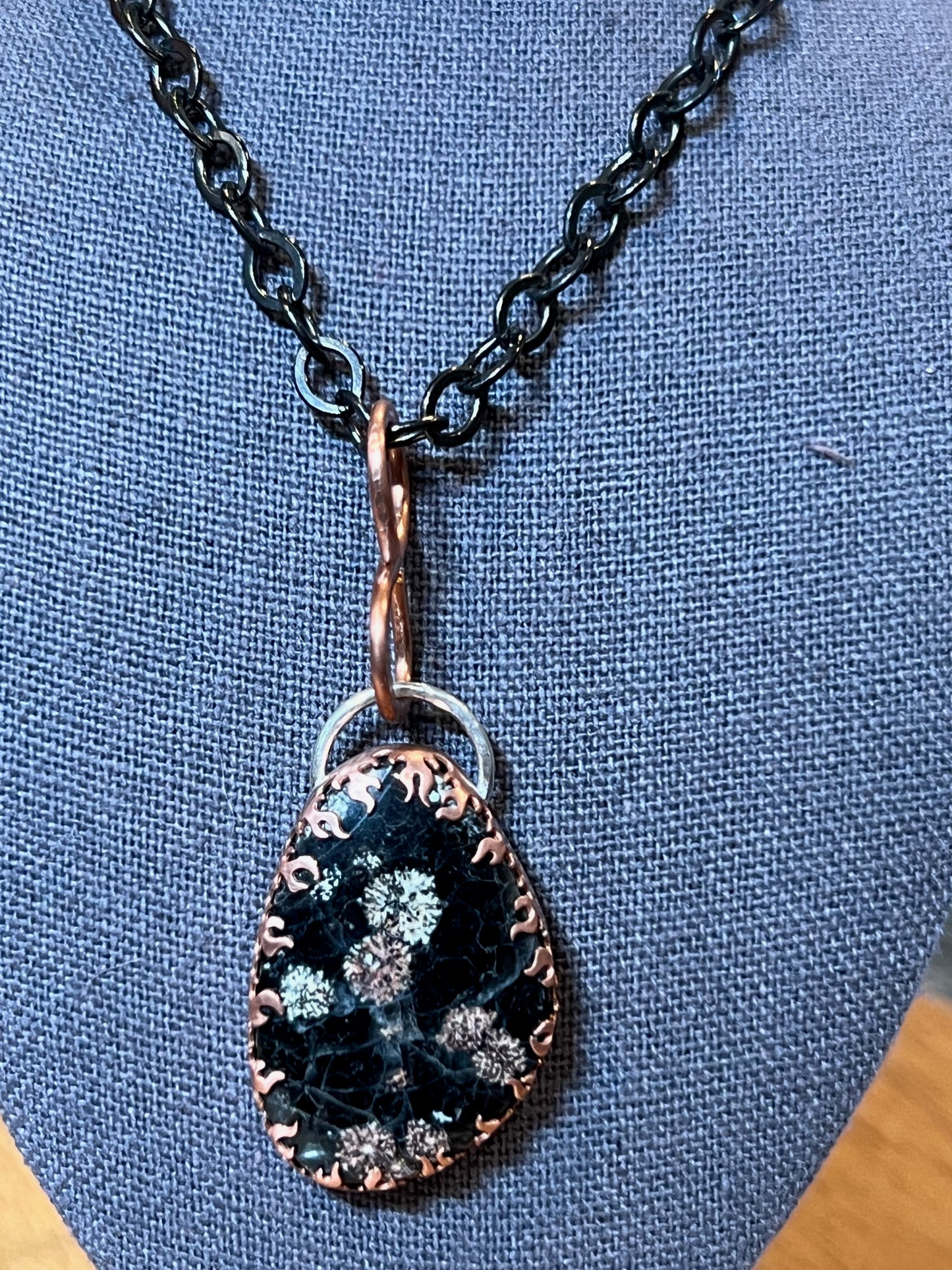 Dendritic obsidian flower burst